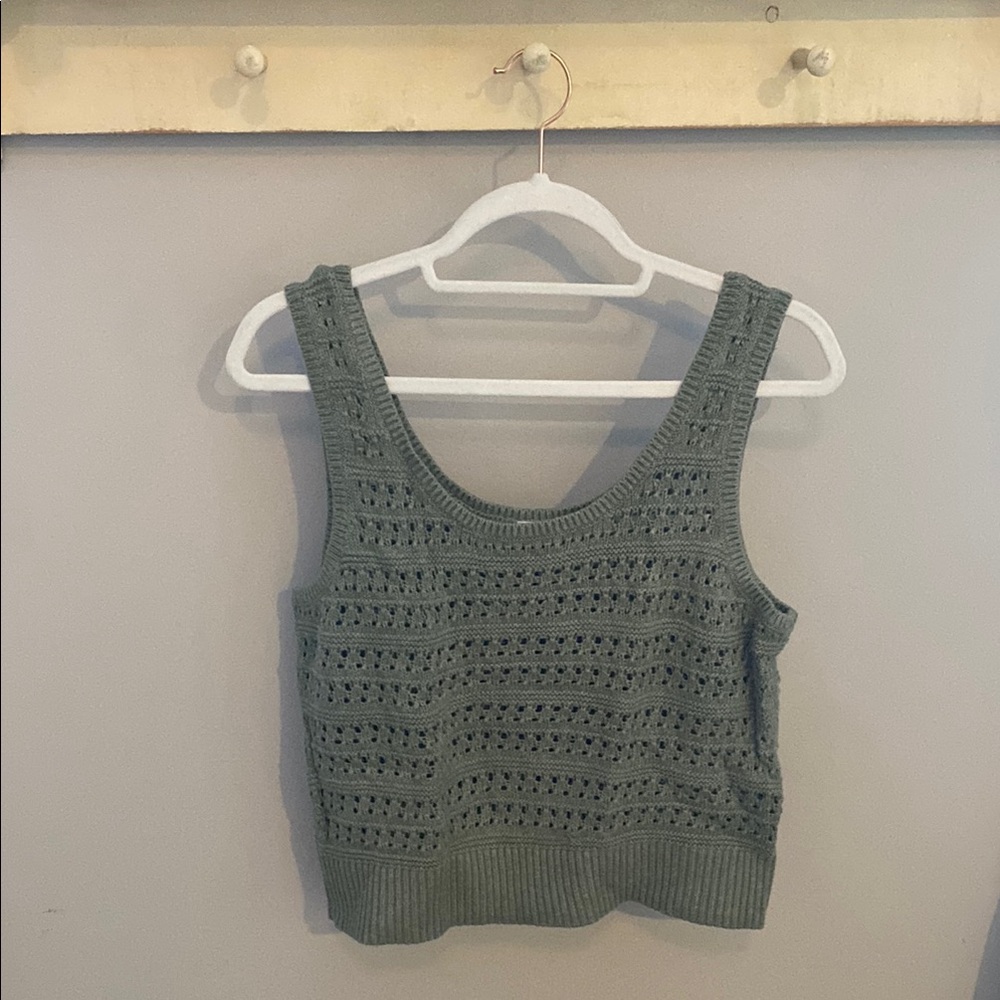 Old Navy Green Sleeveless sweater vest
